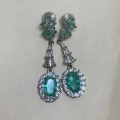 エメラルドグリーン　クリスマス　イヤリング　人工石　おしゃれ　高級感