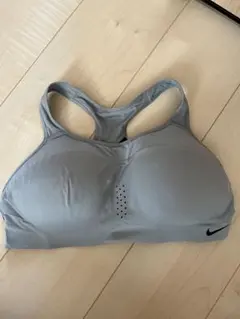 Nike グレー スポーツブラ クロスバック