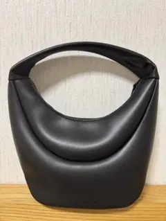 CHARLES & KEITH ブラックハンドバッグ