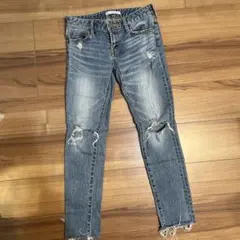 ダメージデニムパンツ　クラシッシュカットオフ