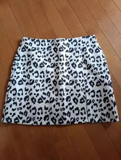 ヒョウ柄台形スカート