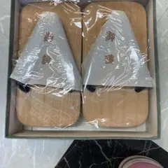 伝統的な木製下駄ネイビー鼻緒