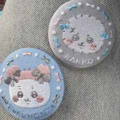 ちいかわ 刺繍缶バッジビスケット２　ラッコ　古本屋