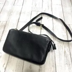 ブラック合皮レザーサコッシュ　お財布付きショルダーバッグ