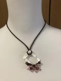 す*♬様 シェルフレームとお花モチーフのペンダント　ハンドメイド