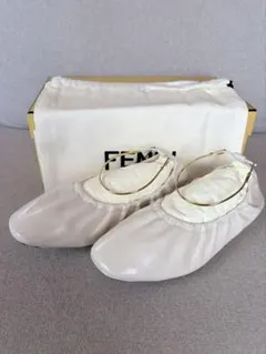 FENDI フラットシューズ ホワイトのサムネイル