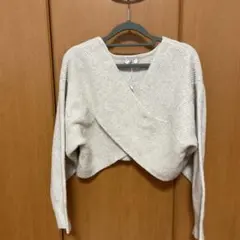 ベージュ クロスデザイン ニットセーター