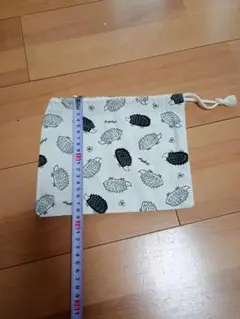 ハリネズミ柄 巾着袋 約20cm x 25cm