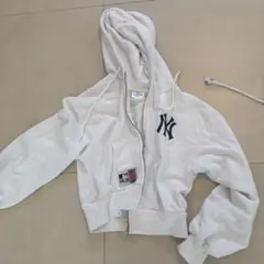 NYロゴ入りホワイトパーカーとパンツセットパーカーフリーサイズパンツMサイズ