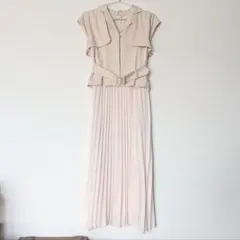 An mille ベルト付きワンピース　異素材ドッキング　プリーツ