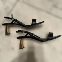 Charles & Keith サンダル ブラック ゴールドヒールのサムネイル