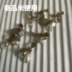 新品❤️フラワー型 ゴールド イヤリング