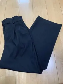 黒 スラックス