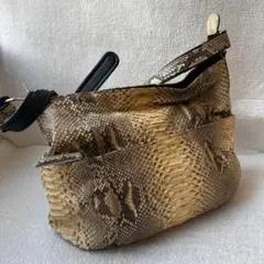 パイソンレザー 蛇革 ワンショルダーバッグ クリーム 上品 高級感 M 