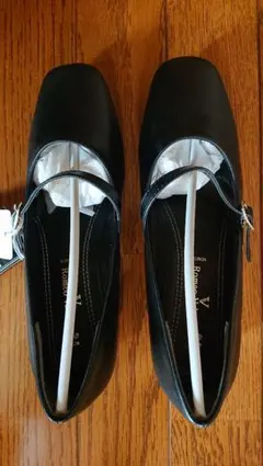 Romeo Valentino ブラックパンプス ストラップ付き