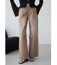 白 ワイドパンツ