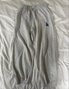 LAロゴ刺繍 グレー ジョガーパンツ