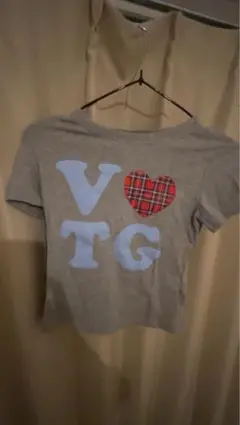 グレー VOTG ハートプリント Tシャツ
