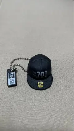 NEW ERA 70周年記念 ミニチュアキャップ キーホルダー