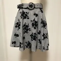 INGNI　花柄　グレンチェック　フレアスカート【ベルトあり】黒　モノトーン