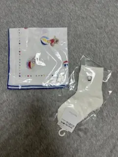 【新品・未使用・未開封】ファミリア ベビー靴下 13cm、ガーゼハンカチセット