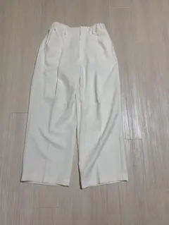 本日限定値下げルイス　アイボリー　スラックスのサムネイル