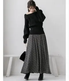 【いっちゃん様専用】フレアロングスカート ブラック系　小花柄