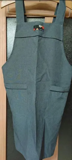 グレーエプロン 前面ポケット付き