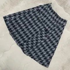 HIROKO KOSHINO 千鳥格子 フレアスカート 40 グレー ブラックのサムネイル