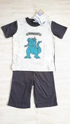 新品未使用　ゴジラ　光るパジャマ　蓄光パジャマ　120　半袖半ズボン　上下セットのサムネイル