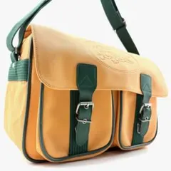 LACOSTE　ショルダーバッグ　メッセンジャーバック　ロゴ型押し　ビッグロゴ