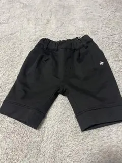 黒のショートパンツ（後ろポケット付き）
