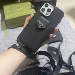 PRADA ブラック ストラップ付きiPhone16ケース
