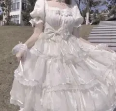 白いゴスロリドレス フリル リボン付き