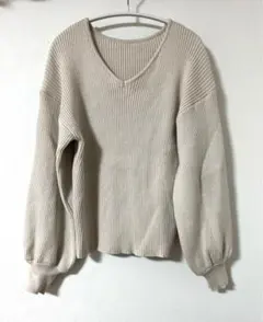ベージュ リブ編み Vネック 長袖ニット