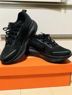 ナイキ ボメロ18 NIKE VOMERO18 オールブラック　Black 黒