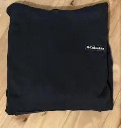 Columbia 黒 フード付き スウェットシャツ