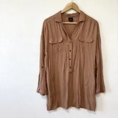 【ヴィッキー】レーヨン100%長袖スキッパーシャツ　M　茶色ブラウン系　長め丈のサムネイル