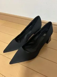 ZARA ポインテッドトゥ パンプス ブラックのサムネイル