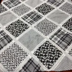 白黒パッチワーク生地とボタンセット