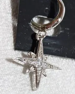 星型クリスタル片耳ピアス