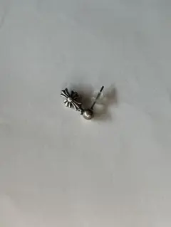 シルバー 花モチーフ 片耳用ピアス