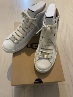 【新品】UGG ハイカットレザースニーカー　22センチ　ホワイト