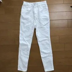 ホワイトデニムスリムフィットパンツ　リエンダ