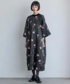 【新品タグ付き】yuwワッシャーフラワーサテンＴワンピース　未使用