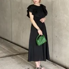 deux amour ⭐️ フリル袖　ロングワンピース　半袖　黒のサムネイル