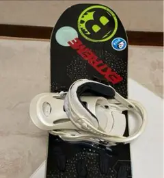 YESブラック系スノーボード FLUXホワイトバインディング
