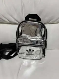 adidas シルバー ミニリュック