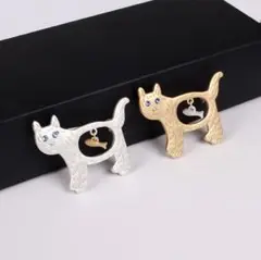 220 猫 ブローチ シルバー おしゃれ ゆれる 魚 チャーム かわいい