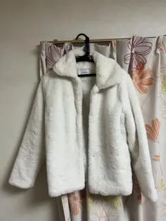 ホワイトファーショートジャケット